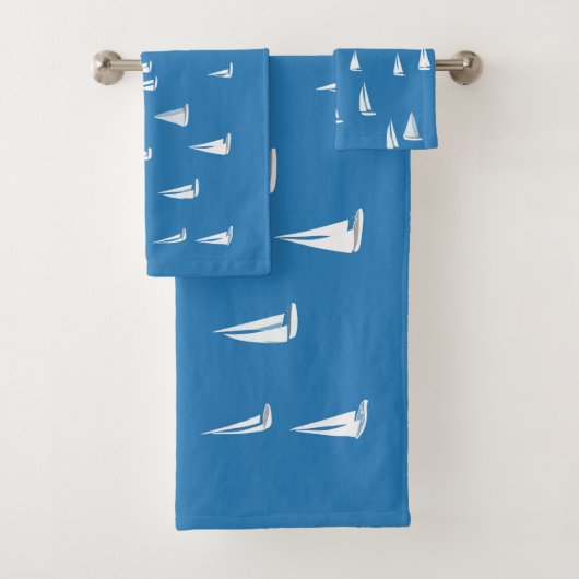 Zeilboten in diep blauw Zee - Regatta Sailships Bad Handdoek (Insitu)