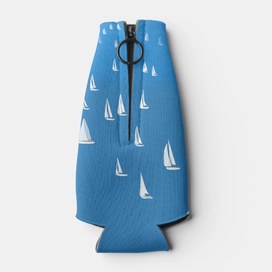 Zeilboten in diep blauw Zee - Regatta Sailships Flesjeskoeler (Achterkant)