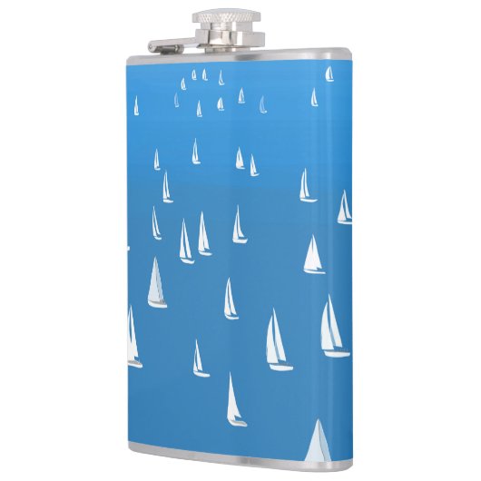 Zeilboten in diep blauw Zee - Regatta Sailships Heupfles (Links)