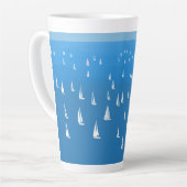 Zeilboten in diep blauw Zee - Regatta Sailships Latte Mok (Linkerhoek)