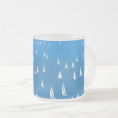 Zeilboten in diep blauw Zee - Regatta Sailships Matglas Koffiemok (Voorkant rechts)