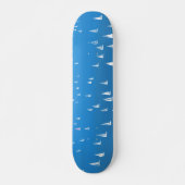 Zeilboten in diep blauw Zee - Regatta Sailships Persoonlijk Skateboard (Voorkant)