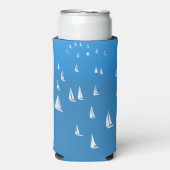 Zeilboten in diep blauw Zee - Regatta Sailships Seltzer Blikjeskoeler (Seltzer Voorkant)