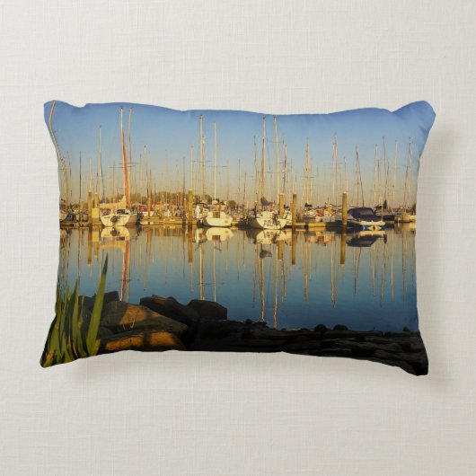 Zeilboten in haven met tegenlicht. accent kussen (Achterkant)