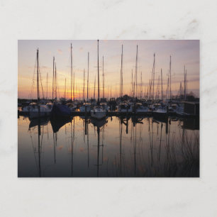 Zeilboten in haven met tegenlicht. briefkaart