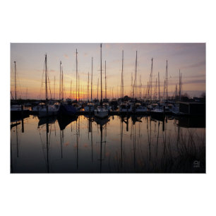 Zeilboten in haven met tegenlicht. perfect poster
