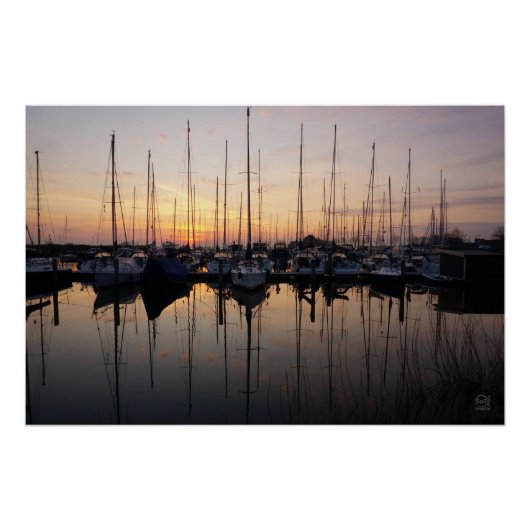 Zeilboten in haven met tegenlicht. perfect poster (Voorkant)