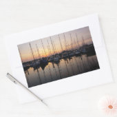 Zeilboten in haven met tegenlicht. rechthoekige sticker (Envelop)