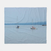 Zeilboten op de rivier fleece deken (Voorkant (Horizontaal))