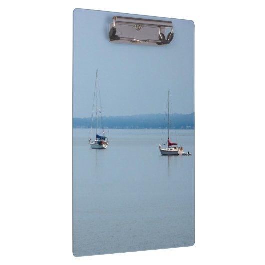 Zeilboten op de rivier klembord (Rechts)