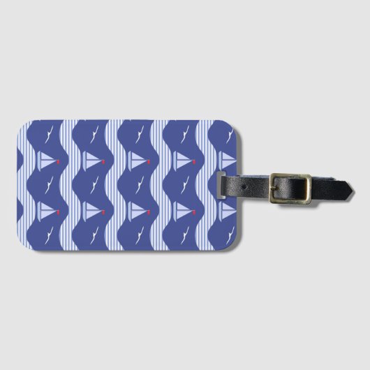 Zeilboten op een gestreept Zee Bagagelabel (Voorkant (horizontaal))