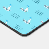 Zeilboten op het blauw Zee Bureaumat (Hoek)