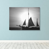 Zeilen Aruba Schotel in zwart-wit (Landschap) Canvas Afdruk (Insitu (Houten vloer))