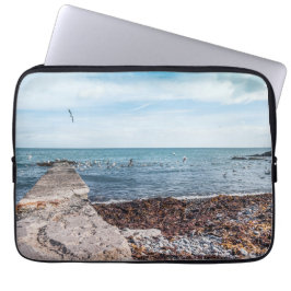 Zeilen die over de baai vliegen laptop sleeve