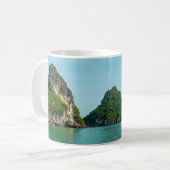 Zeilen in Halong Bay, Vietnam Koffiemok (Voorkant links)