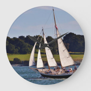 Zeilen in Newport, Rhode Island, VS Grote Klok