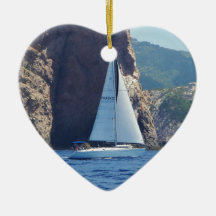 Zeilen langs de kust van Sardinië