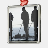 Zeilen vegen de hangar uit metalen ornament (Links)