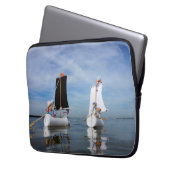 Zeilende Fubby's die op avontuur gaan. Laptop Sleeve (Voorkant Links)