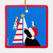 Zeilende Kerstman Zwarte Hond en Vogelvriend Kerst Keramisch Ornament (Voorkant)