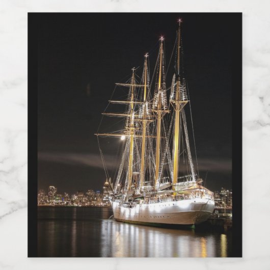 Zeilschip op de pier wijn etiket (Enkel label)