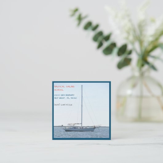Zeilschool instructeur/witte zeilboot zeilen vierkante visitekaartje (Staand voorkant)