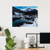 Zelenci springt bij schemering poster (Thuiskantoor)