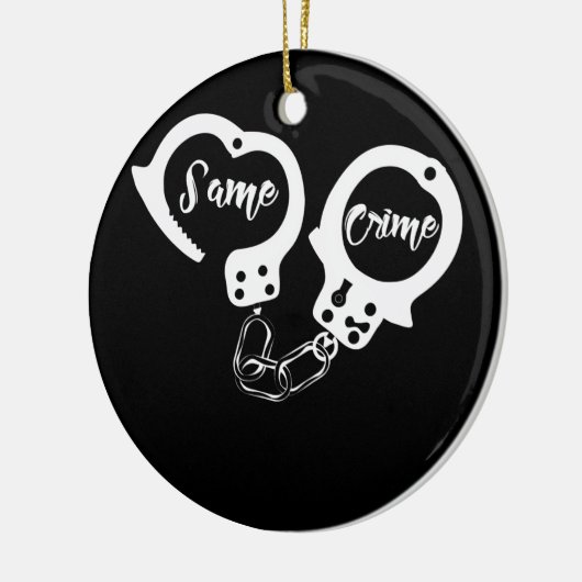 Zelfde handboeien voor criminaliteit en handige ha keramisch ornament (Links)