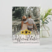 Zelfde Liefde Andere Datum Sunflower Trouwfoto Aankondiging (Staand voorkant)