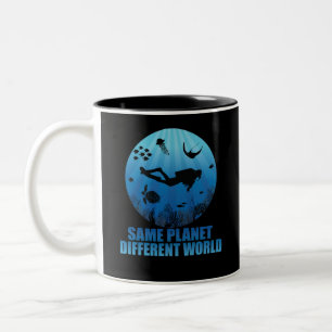 Zelfde planeet Verschillende World Scuba Diver Tweekleurige Koffiemok