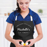 Zelfgemaakt met Liefde mijn Keuken Gepersonaliseer Schort<br><div class="desc">Laten we gaan bakken. Pas de Naam op dit gepersonaliseerde platform aan. Hier in rood gezien met witte typografie in een stijlvolle behandeling. Moedig de zoete bakker in je leven aan, een kleine bakkerij-eigenaar met een speciaal cadeau. Ideaal voor het bakken van die jumme godies, behandelingen, koekjes, koekjes en meer....</div>