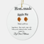 Zelfgemaakte appeltaart gemaakt met liefde en ingr keramisch ornament (Links)