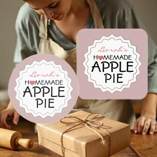 Zelfgemaakte appeltaart met gecanneleerde rand van vierkante sticker