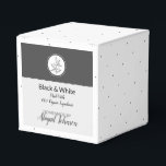 Zelfgemaakte bad & body verpakking | Zwart-wit Bedankdoosjes<br><div class="desc">Voor uw handgemaakte en zelfgemaakte suikerscrubs, lotions, crèmes, bodybutters en zeep, kunt u deze doos aanpassen aan uw recept. Volledig aanpasbaar, zodat het kan worden gebruikt voor elke geur of smaak — en niet alleen bad- en lichaamscadeaus. We hebben deze zwart-wit geschenkdozen gemaakt, zodat ze kunnen worden gepersonaliseerd voor veel...</div>