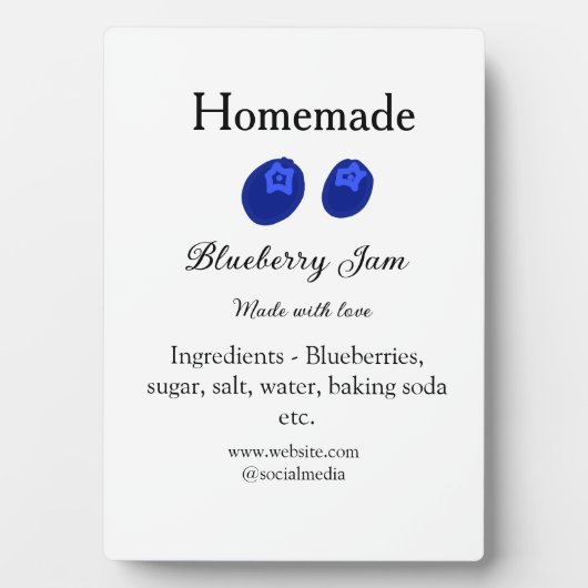 Zelfgemaakte bosbessenjam gemaakt met liefde en te fotoplaat (voorkant)