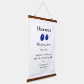 Zelfgemaakte bosbessenjam gemaakt met liefde en te hangend wandkleed (Gebogen)