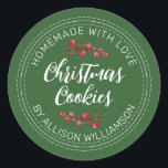 Zelfgemaakte Christmas Cranberry Cookies Groen Ronde Sticker<br><div class="desc">Rustieke en eigentijdse zelfgemaakte gebakken sticker met de tekst zelfgemaakt met liefde, kerstkoekjes en jouw naam in off-black handgeschreven script kalligrafie en moderne typografie op een groene achtergrond met een stijlvolle toets van veenbessen takjes. Voeg eenvoudig jouw naam en de productnaam toe aan het label. Exclusief voor u ontworpen door...</div>