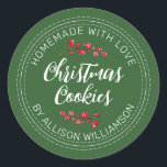 Zelfgemaakte Christmas Cranberry Cookies Groen Ronde Sticker<br><div class="desc">Rustieke en eigentijdse zelfgemaakte gebakken sticker met de tekst zelfgemaakt met liefde, kerstkoekjes en jouw naam in off-black handgeschreven script kalligrafie en moderne typografie op een groene achtergrond met een stijlvolle toets van veenbessen takjes. Voeg eenvoudig jouw naam en de productnaam toe aan het label. Exclusief voor u ontworpen door...</div>