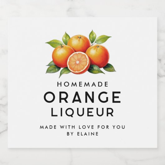 Zelfgemaakte oranje likeur met sinaasappels en bla likeurfles etiket (Enkel label)