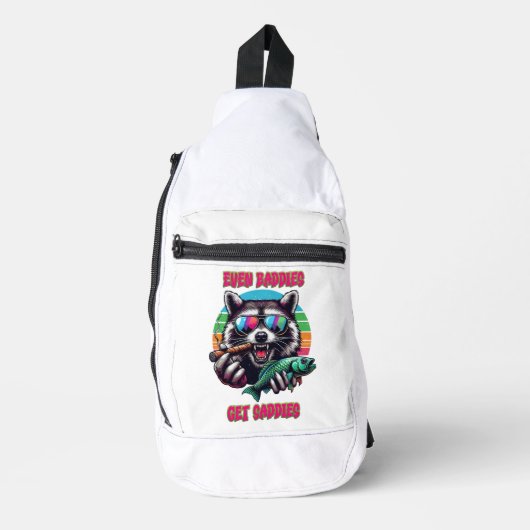 Zelfs baddies krijgen Saddies Racoon met een vis Sling Bag (Voorkant)