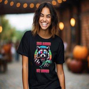 Zelfs baddies krijgen Saddies Racoon met een vis T-shirt