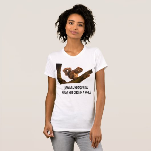 Zelfs een blinde eekhoorn vindt een nut statement  t-shirt (Voorkant volledig)