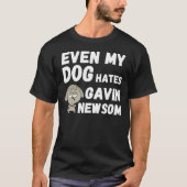 ZELFS MIJN DOG HATES GAVIN NEWSOM T-Shirt (Voorkant)
