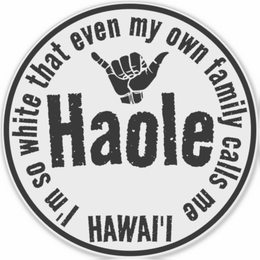 ZELFS MIJN EIGEN FAMILIE NOEMT ME HAOLE SHAKA HAWA STICKER (Voorkant)