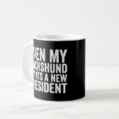 Zelfs mijn teckel wil een nieuw President Koffiemok (Voorkant links)