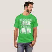 Zelfs niet licht Iers, maar ik word Drink... T-shirt (Voorkant volledig)