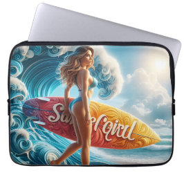 Zelfverzekerd Surfmeisje Lopend op Strandgolven Ku Laptop Sleeve