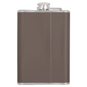 Zelfverzekerd tegen een stijlvolle bruine muur heupfles (Achterkant)