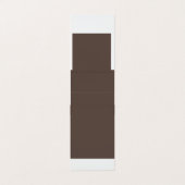 Zelfverzekerd tegen een stijlvolle bruine muur visitekaartje (Buitenkant ongevouwen)