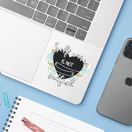 Zelfverzorging is niet egoïstisch sticker (Laptop met iPhone)